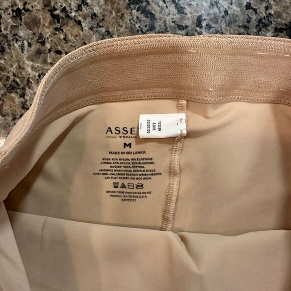 Assets by Spanx High Waisted Control Brief Nude Pure Beige Medium NWT - Picture 5 of 6